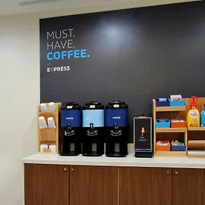Express & Airport South By Ihg Toronto